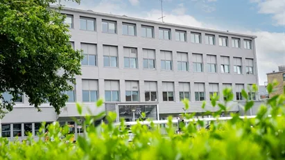 Kontor i kreative omgivelser tæt på metro og centrum