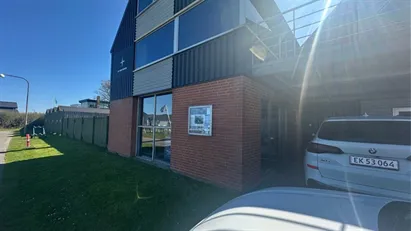 22m2 butiks/kontorlokale med baglokaler direkte på Bogense Marina