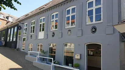 Billigt kontor på gågaden ! kan deles af 2 eller 3