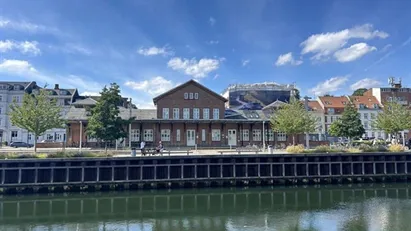 Den smukke historiske Østbanegård til leje