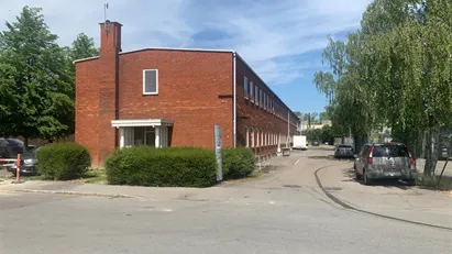 Kontor og lagerlokale udlejes - i alt 440 m2
