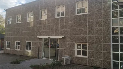 Kontorfælleskab og lager for alle, men med fokus på AI startup / Agency / Webshop eller lign..