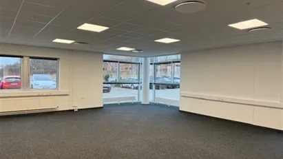 Rummeligt lokale med fri parkering lige udenfor døren